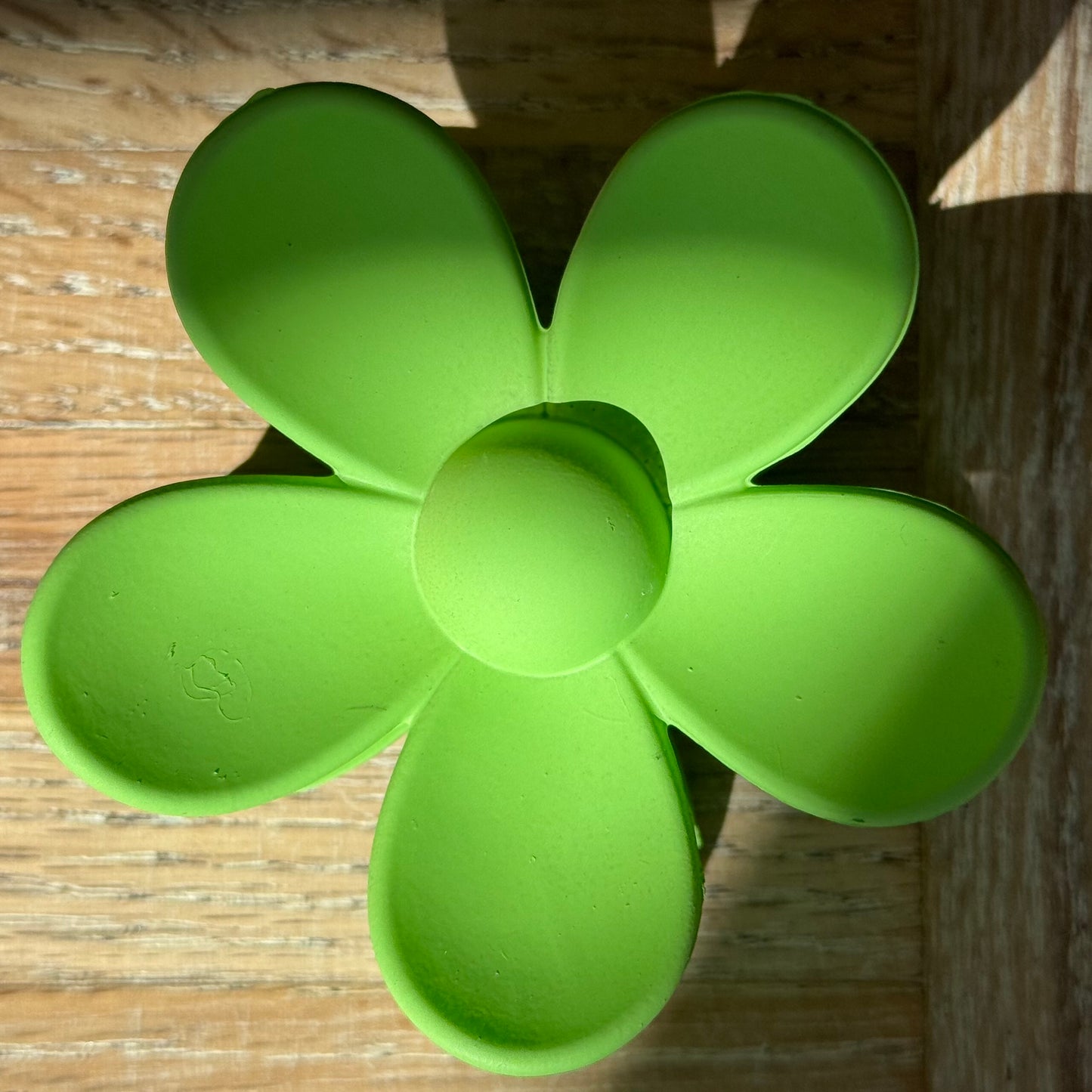 Green Bloom Flower Claw Clip