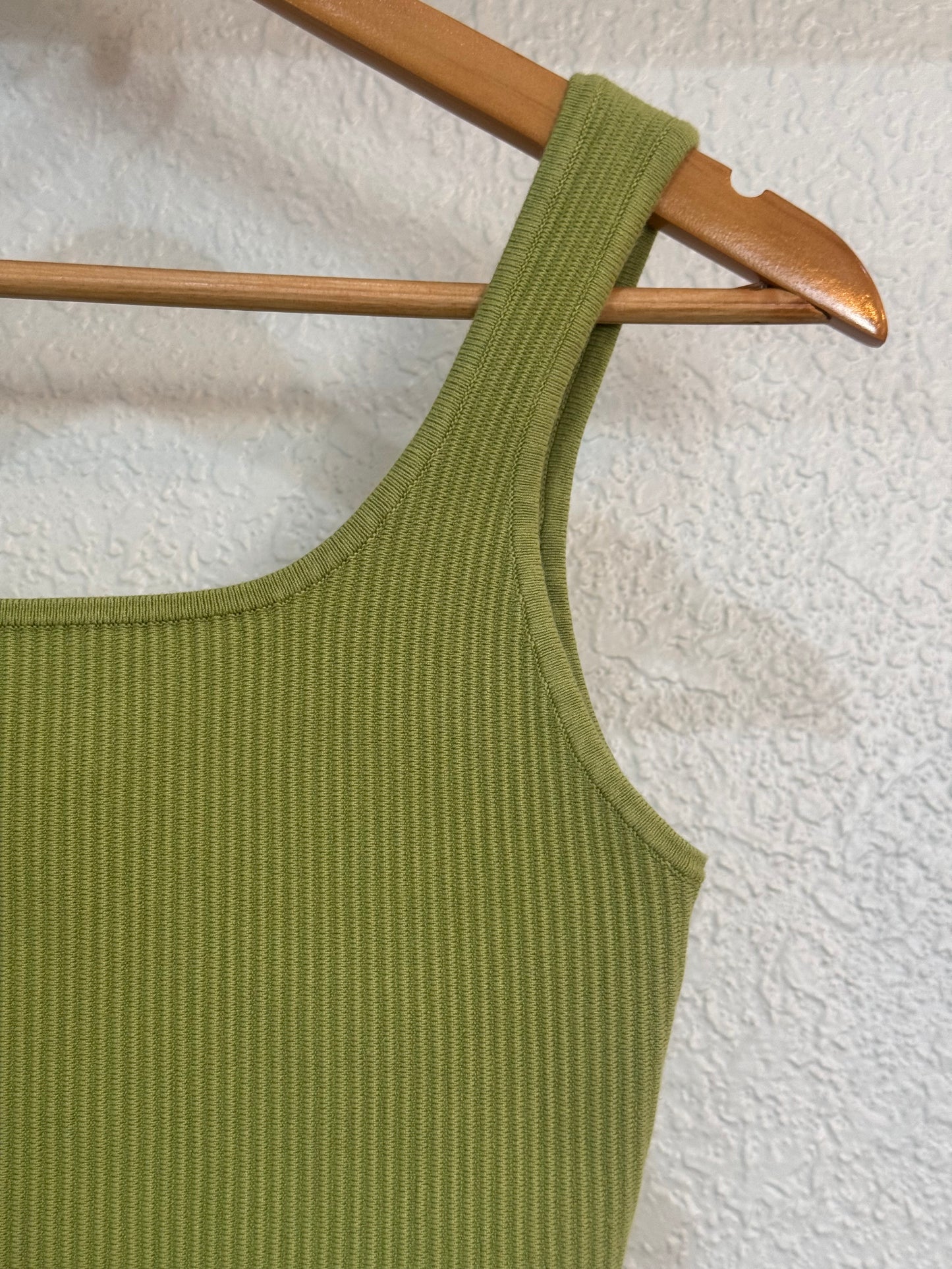 House of Harlow Green Crop Top – NWT, $15 size XS