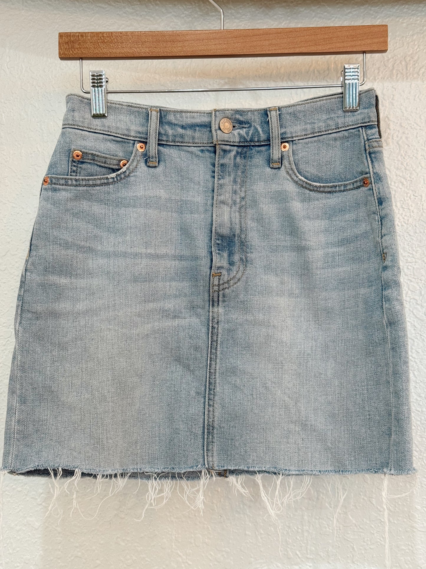 GAP Frayed Hem Denim Mini Skirt – Size 25