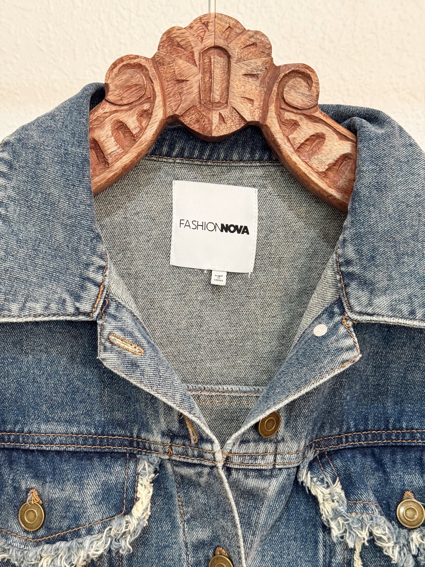 Fashion Nova Cropped Distressed Denim Jacket – Size Large
