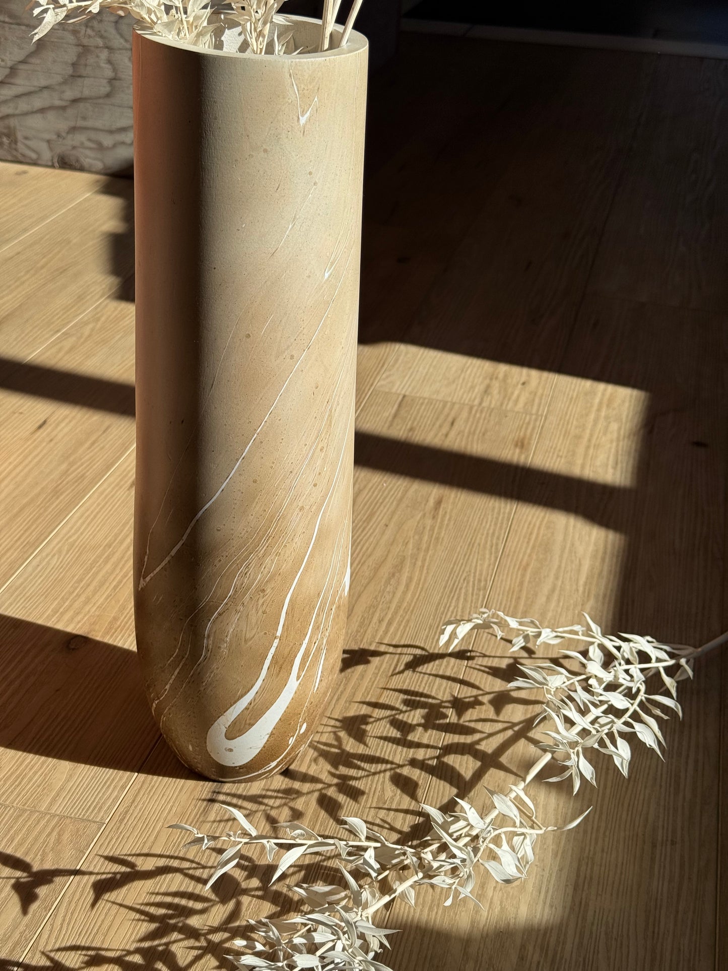 Natural Latte Mango Wood Marbled Vase – Medium