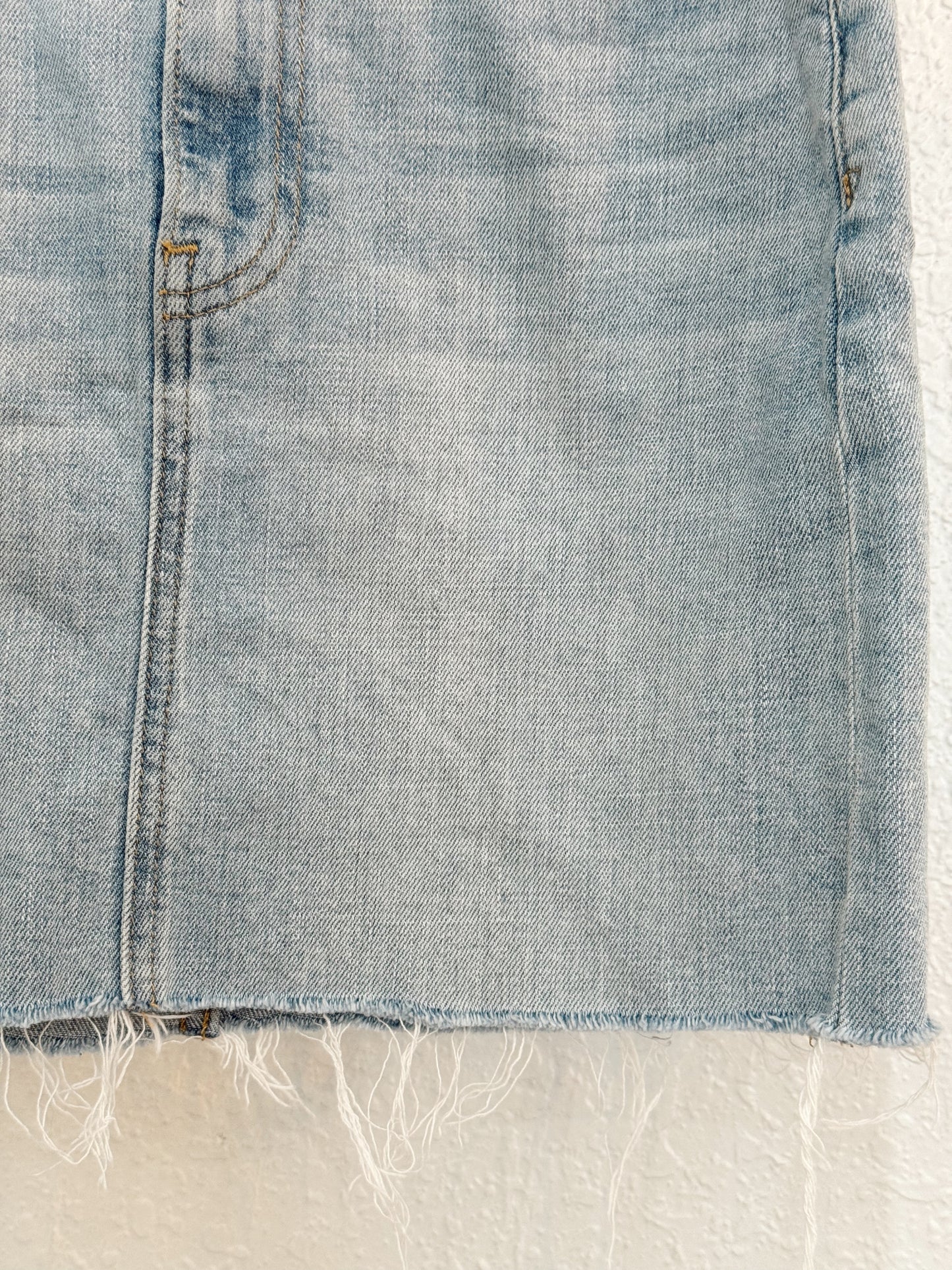 GAP Frayed Hem Denim Mini Skirt – Size 25