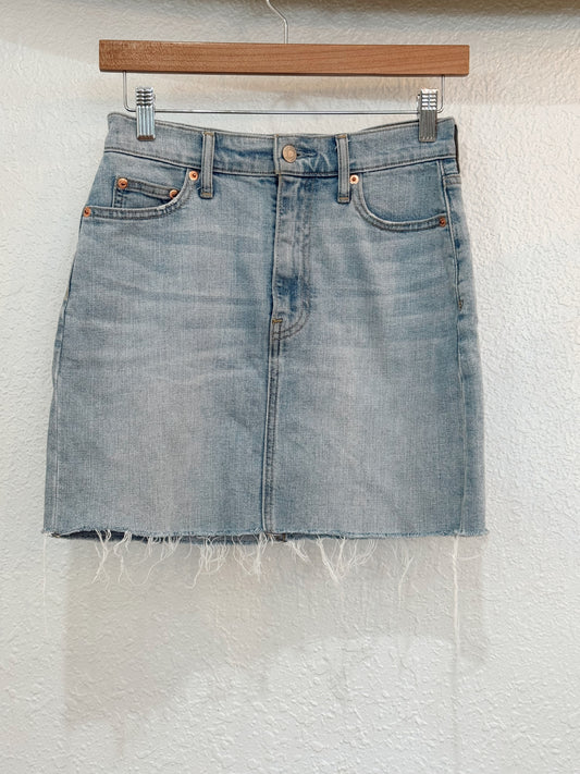 GAP Frayed Hem Denim Mini Skirt – Size 25