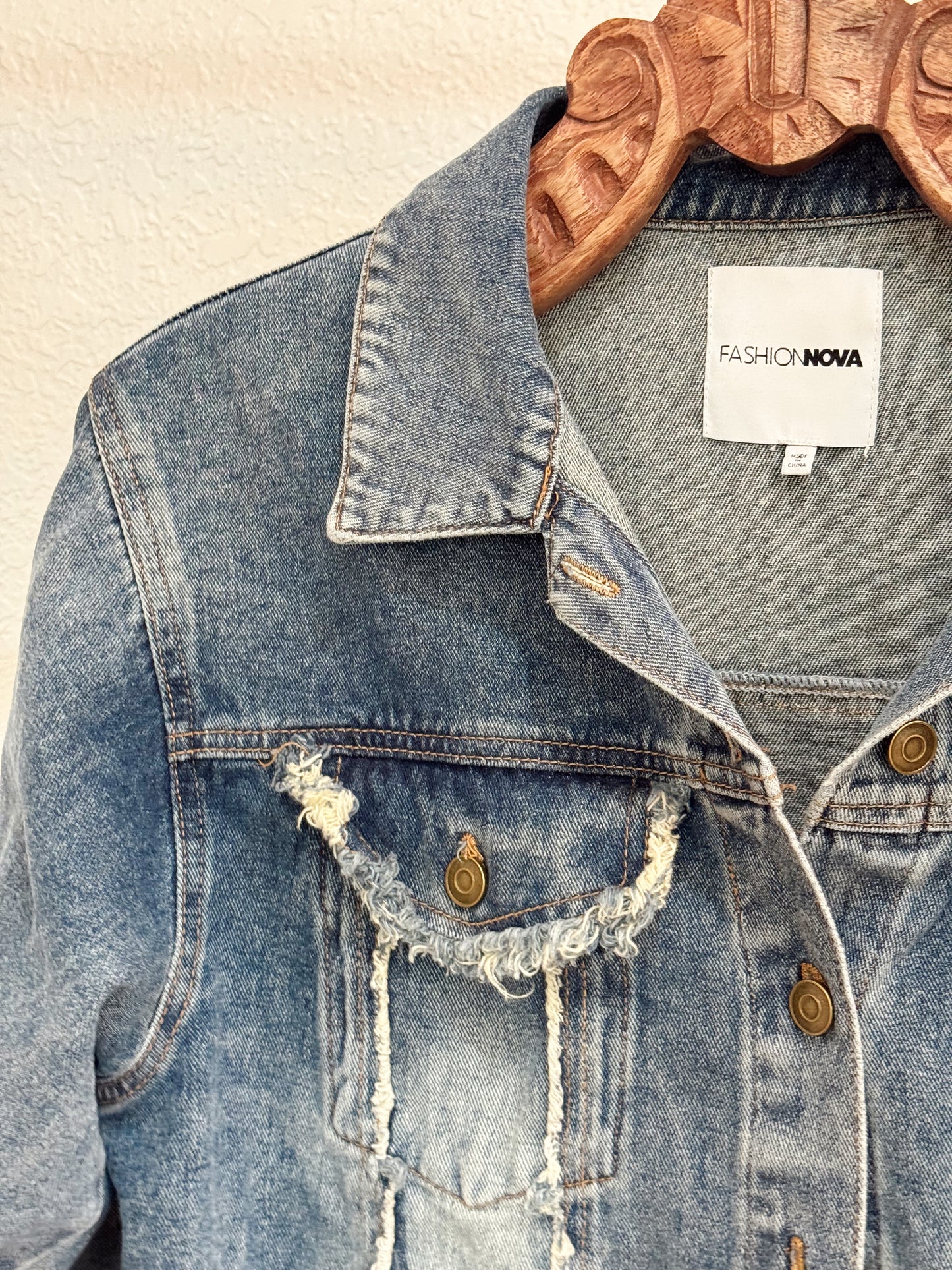 Fashion Nova Cropped Distressed Denim Jacket – Size Large