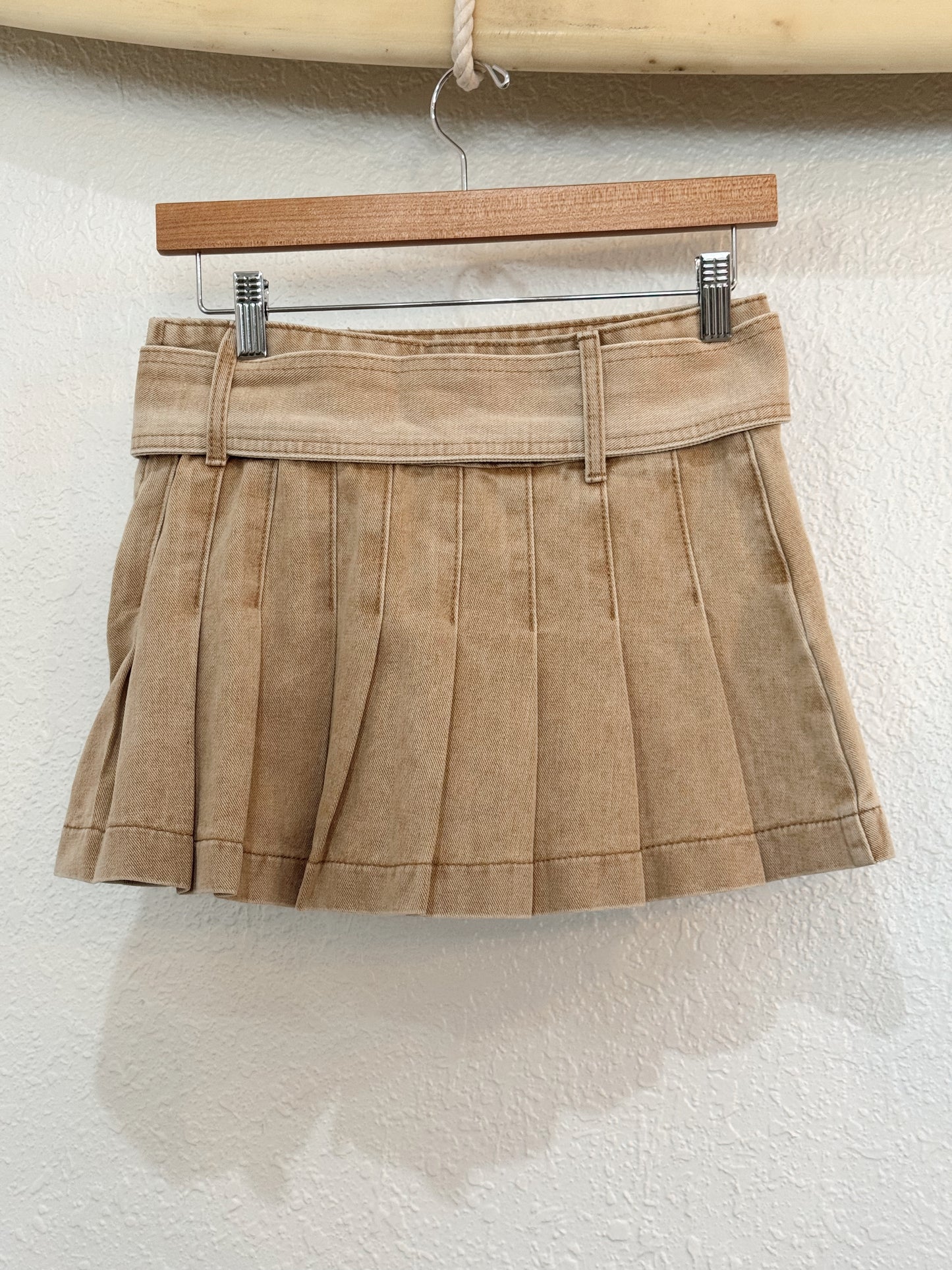Sincerely Jules Tan Pleated Mini Skirt with Belt – Size M