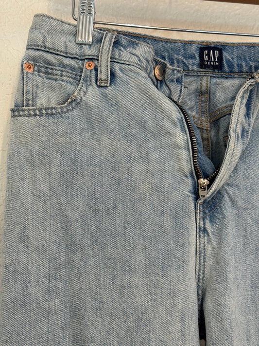 GAP Light Wash Denim Jeans – Size 4 (Pre-Loved)