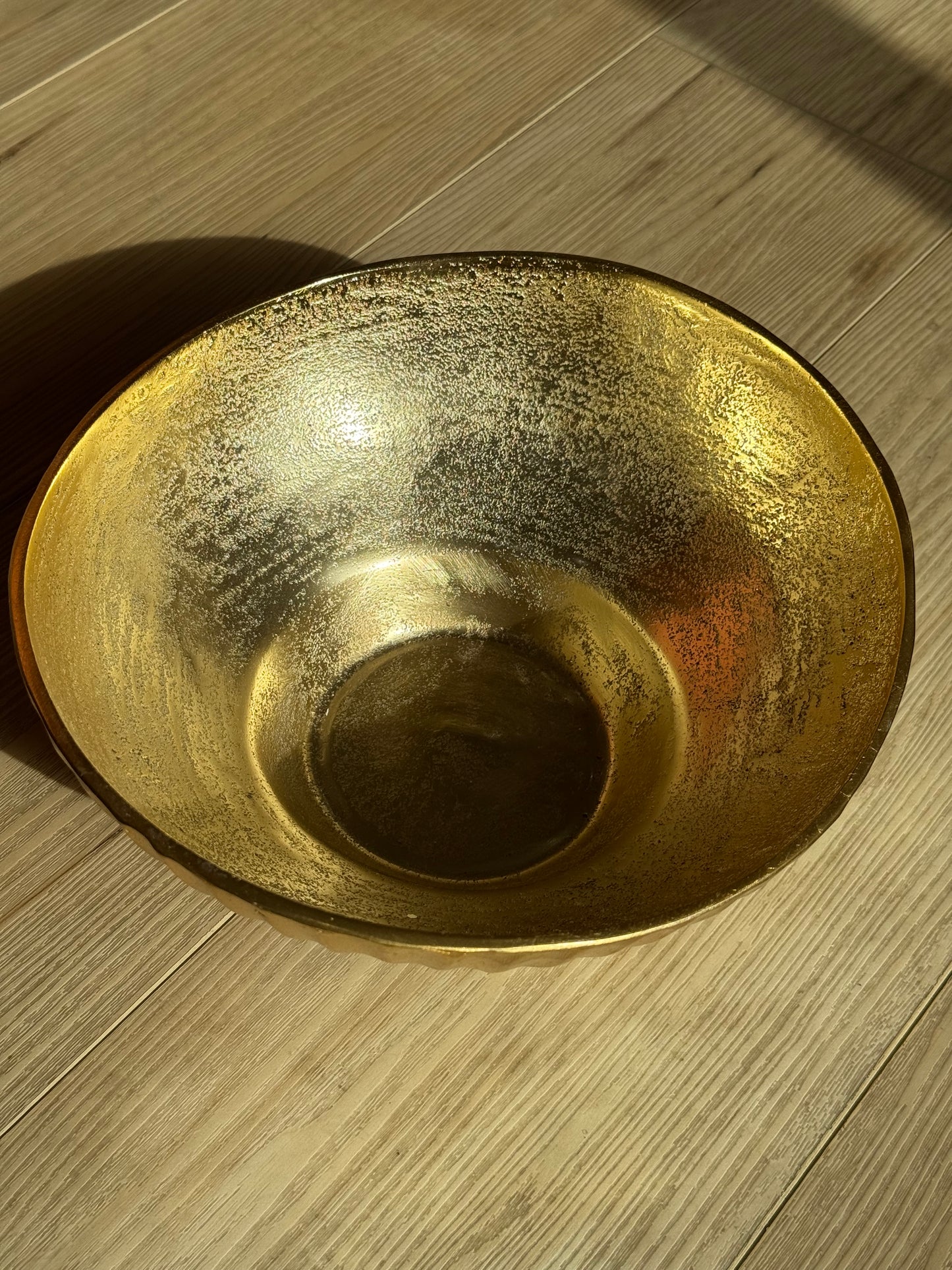 Gold Fluted Bowl – 10” Round x 4.5” Tall