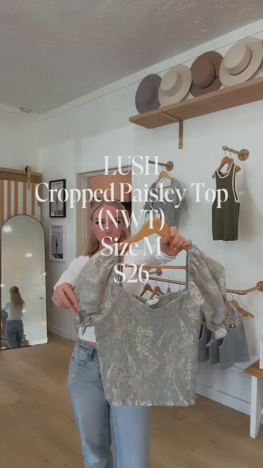 Lush Green Paisley Cropped Top – Size M (NWT)