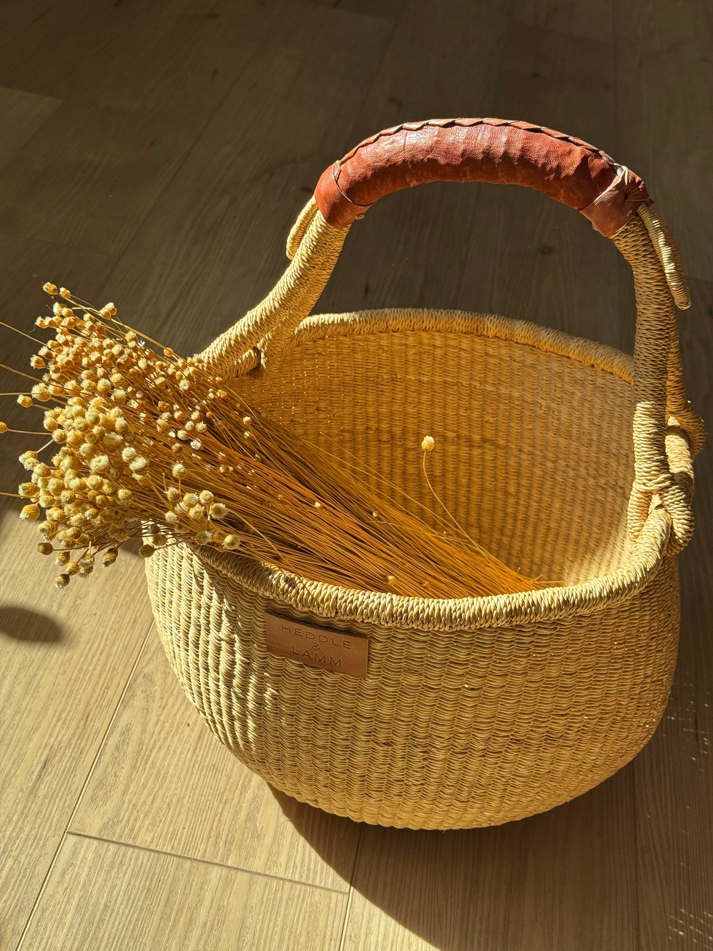 Heddle & Lamm Kandiga Bolga Basket – Reddish Brown Leather Handle