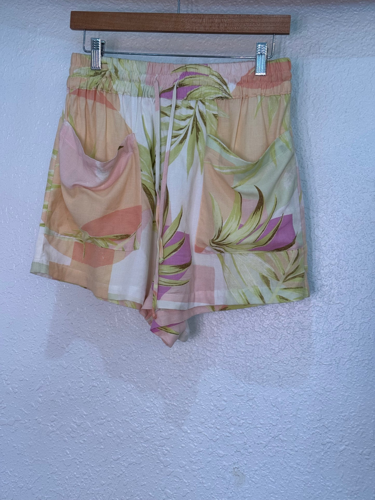 Pre-Loved Rip Curl Flowy Drawstring Shorts with Pockets – Size M/L