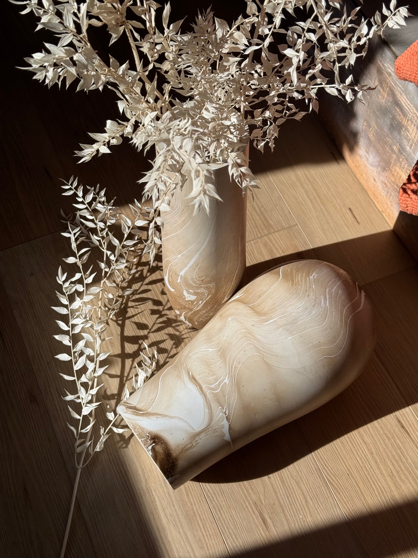 Natural Latte Mango Wood Marbled Vase – Medium