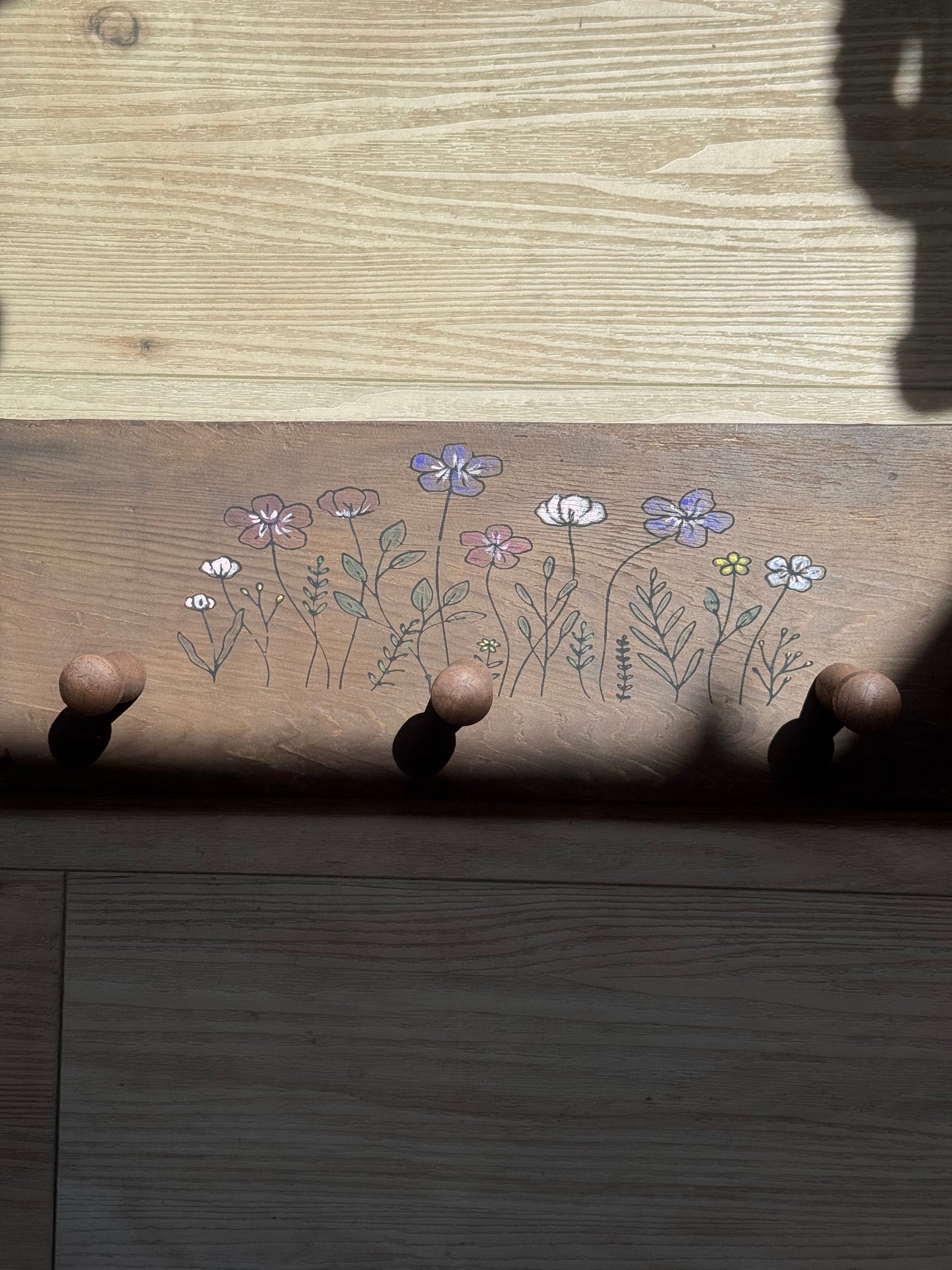 Rustic Wildflower Wall Hook – Sweet Peas & Paint