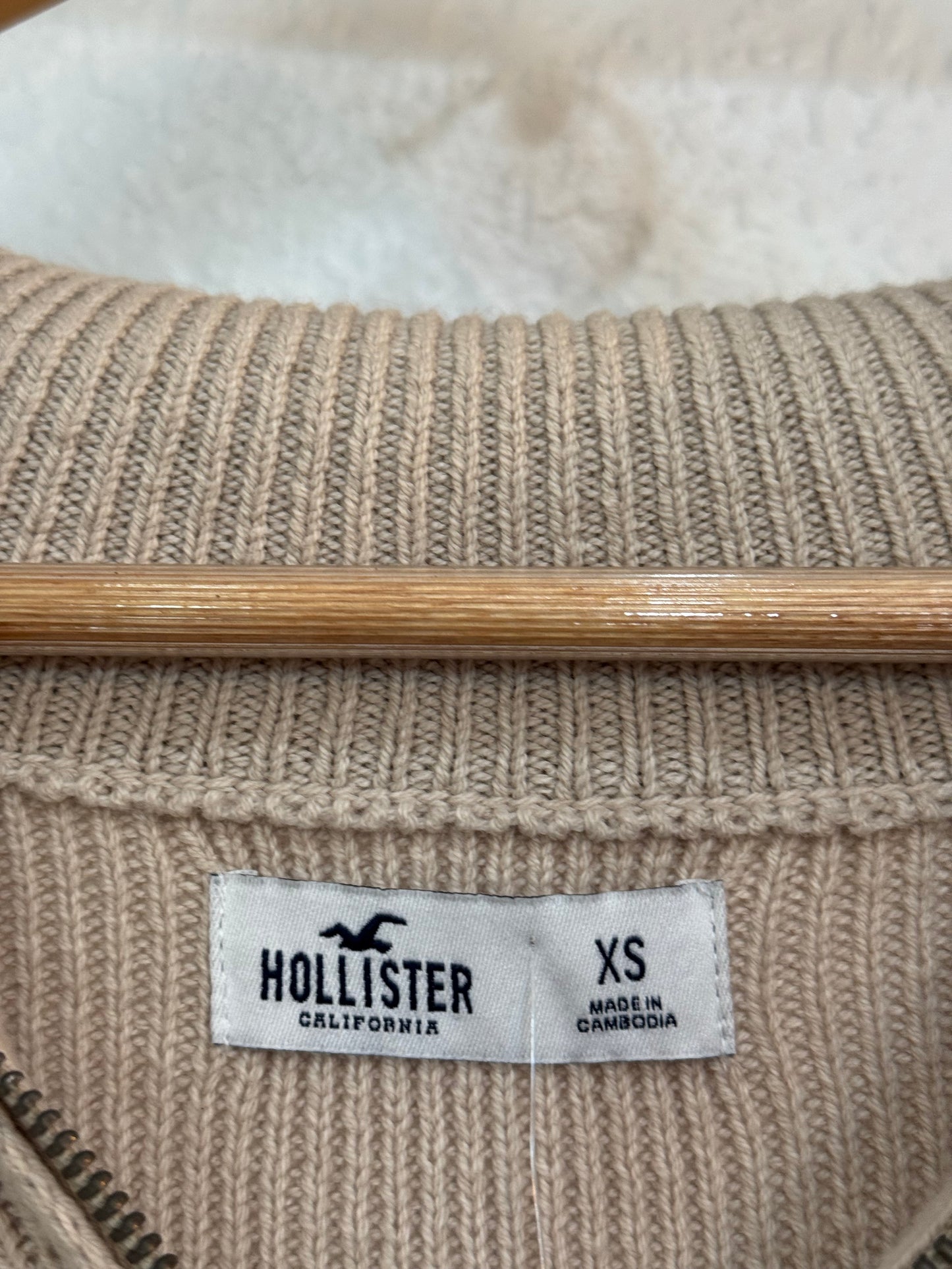 Hollister Beige Quarter Zip – Size XS (Pre-Loved)