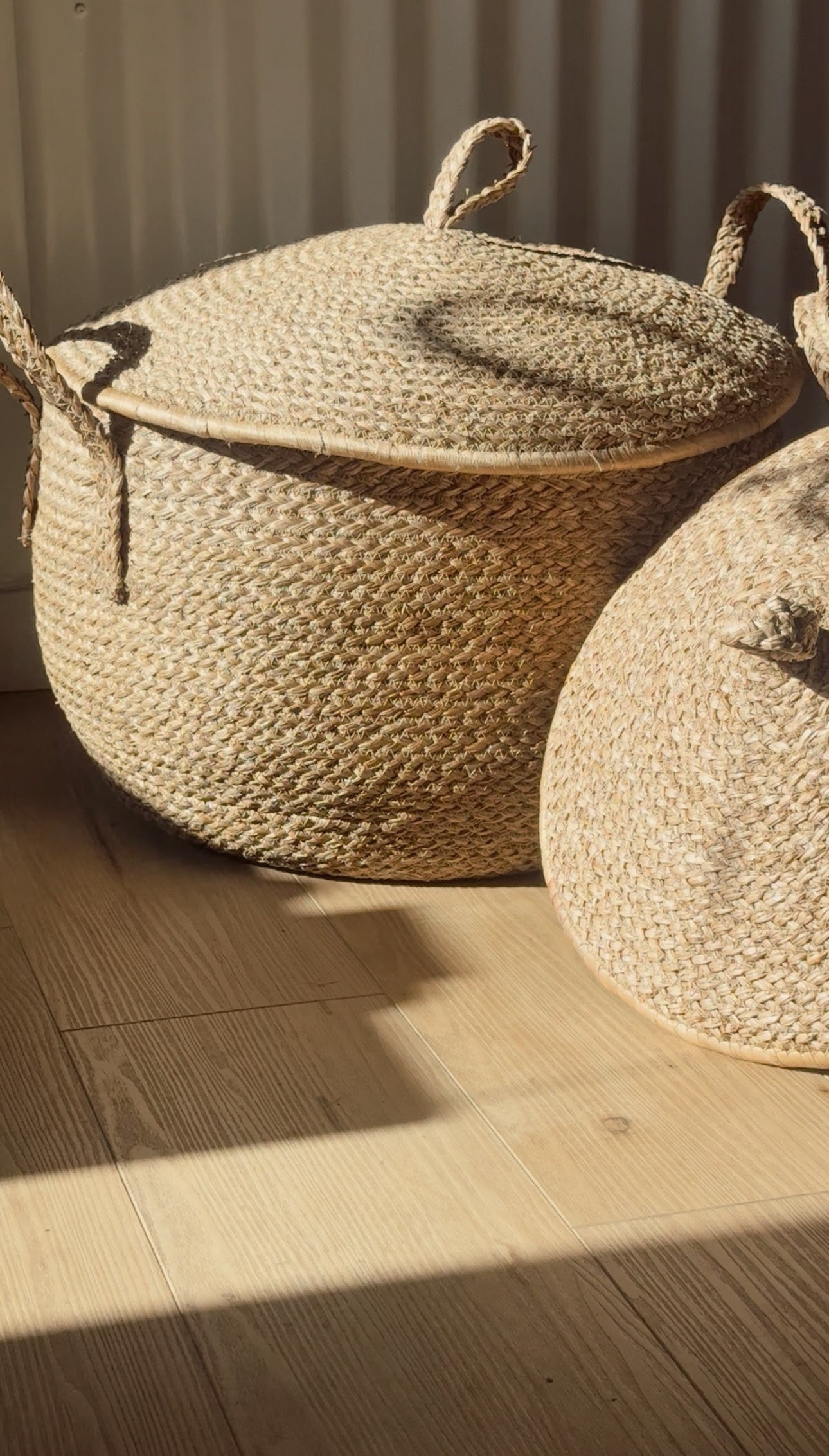 handwoven lidded basket – natural seagrass (Large)