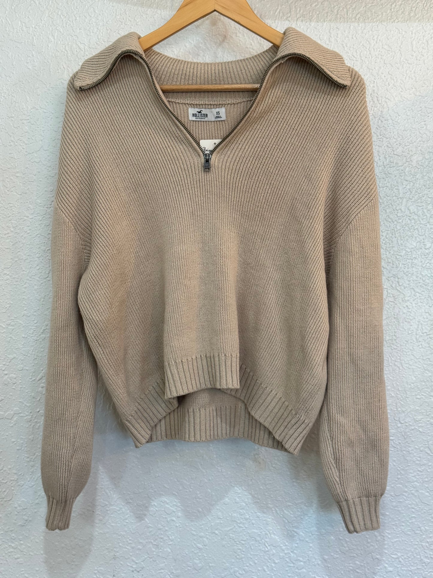Hollister Beige Quarter Zip – Size XS (Pre-Loved)