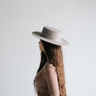 Gigi Pip Dahlia Boater Hat - Light Grey